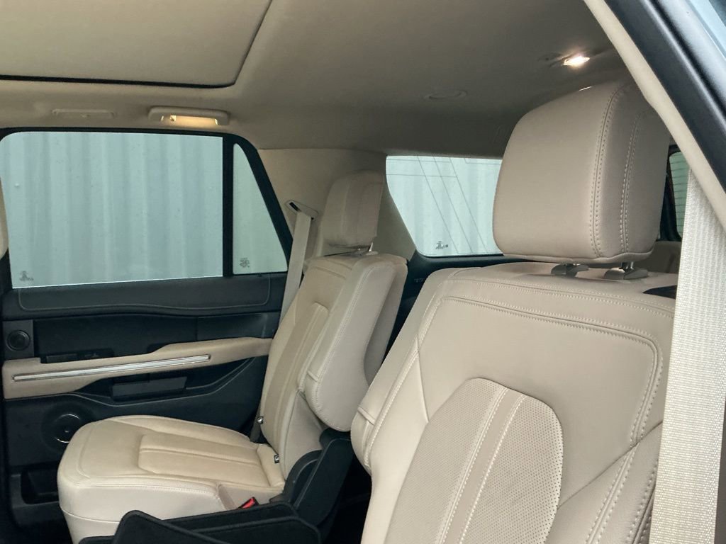 Used 2023 Ford Expedition Limited image 21