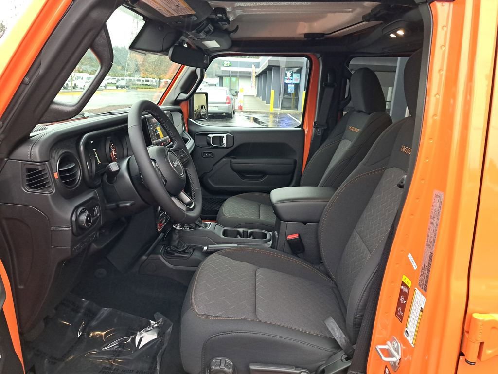 Used 2025 Jeep Gladiator Mojave w/ Convenience Group image 11