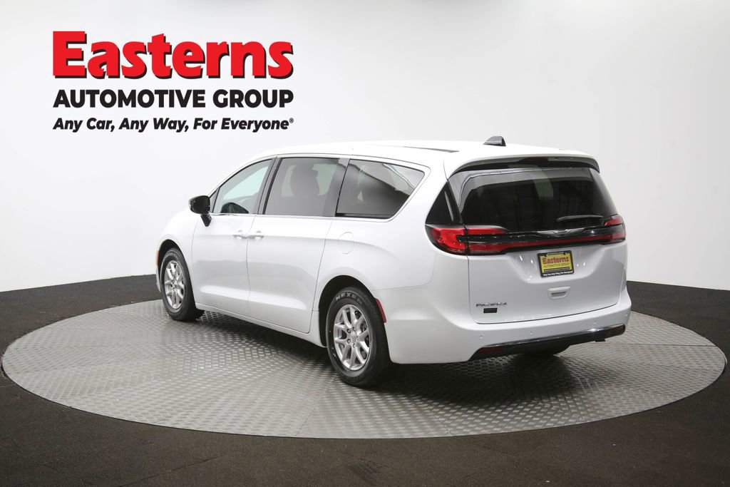 Used 2024 Chrysler Pacifica Touring-L image 63