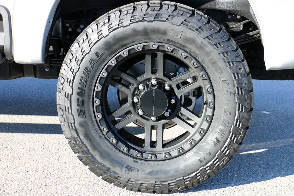 New 2026 Ford F250 Lariat w/ Black Appearance Package image 8