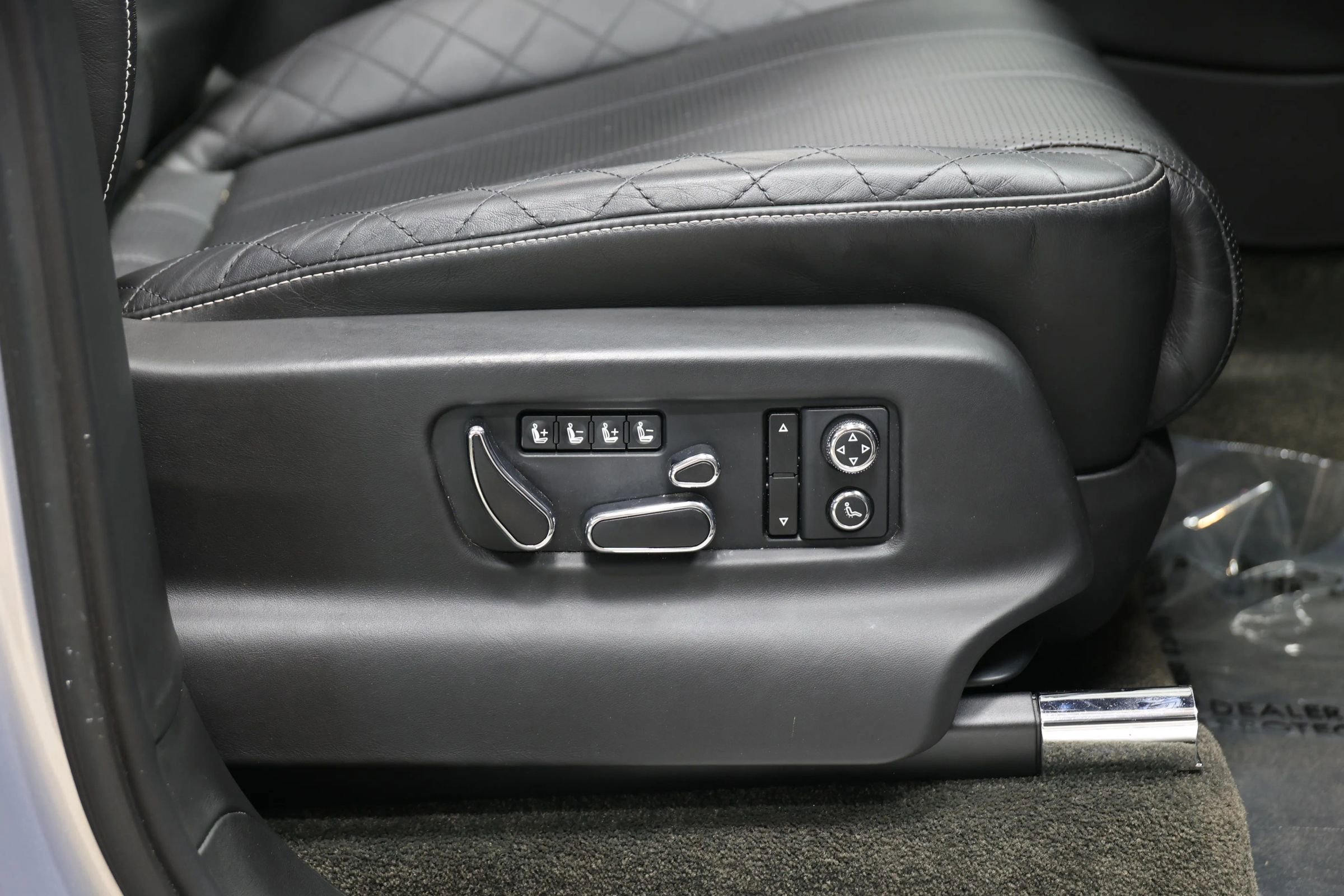 Used 2017 Bentley Bentayga image 96