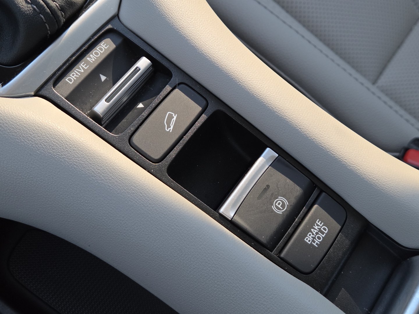 Used 2025 Honda HR-V EX-L image 8