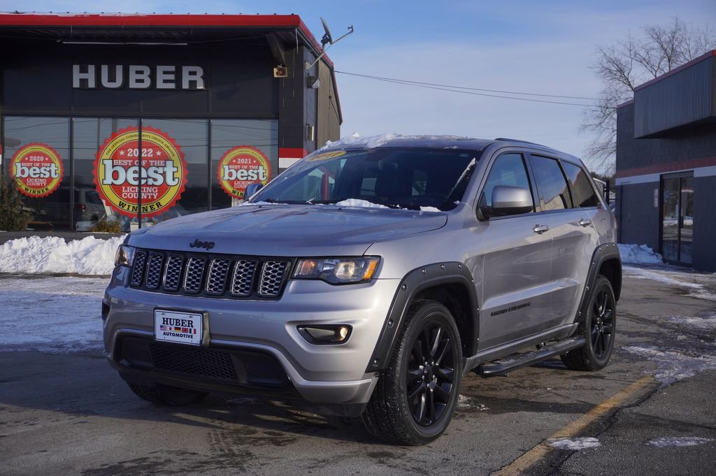 Used 2017 Jeep Grand Cherokee Altitude image 3