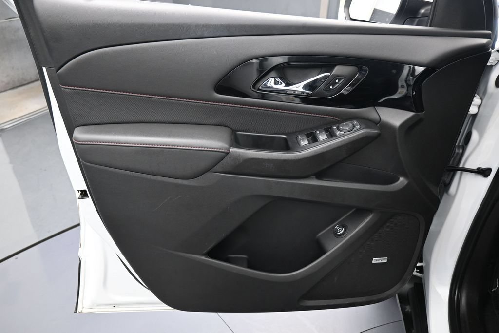 Used 2023 Chevrolet Traverse RS FWD image 13