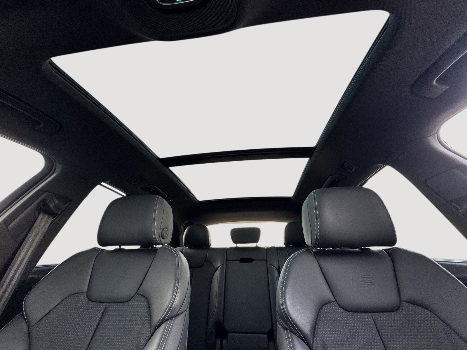 Used 2024 Audi Q5 e Prestige w/ Prestige Package image 18