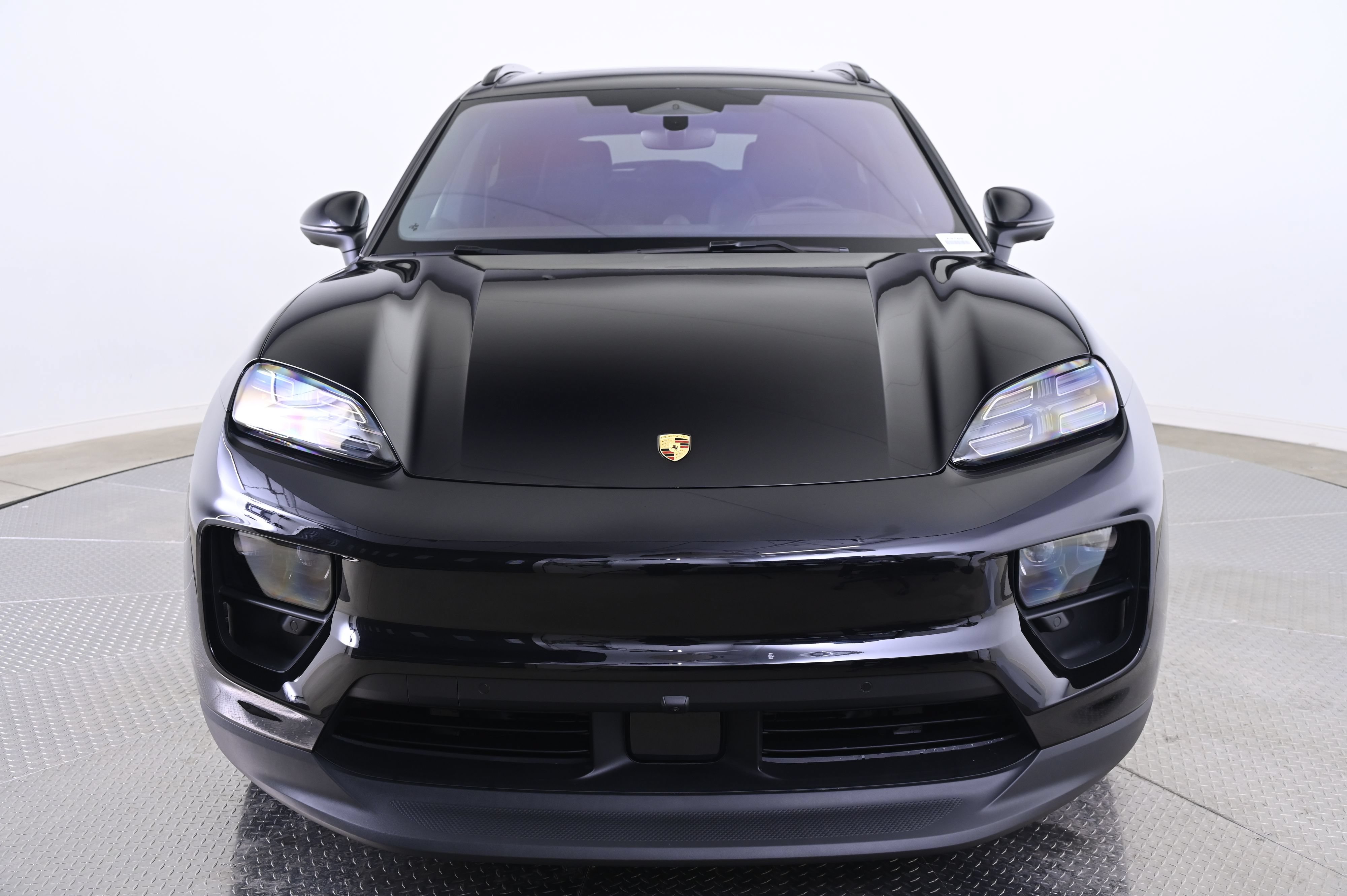Certified 2025 Porsche Macan 4 Electric AWD/4WD image 10