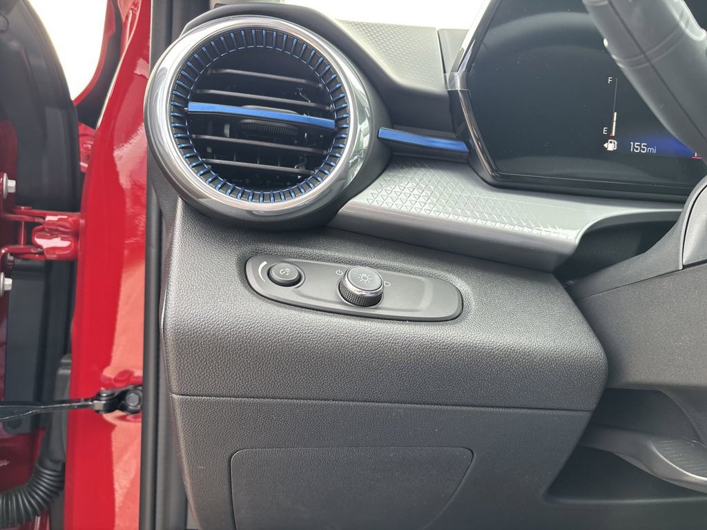 New 2026 Chevrolet Trax LT w/ Sunroof Package FWD image 19