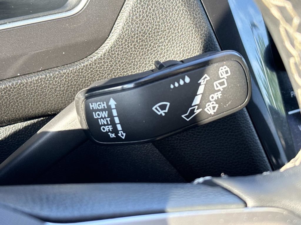 Used 2023 Volkswagen Tiguan SE AWD/4WD image 21