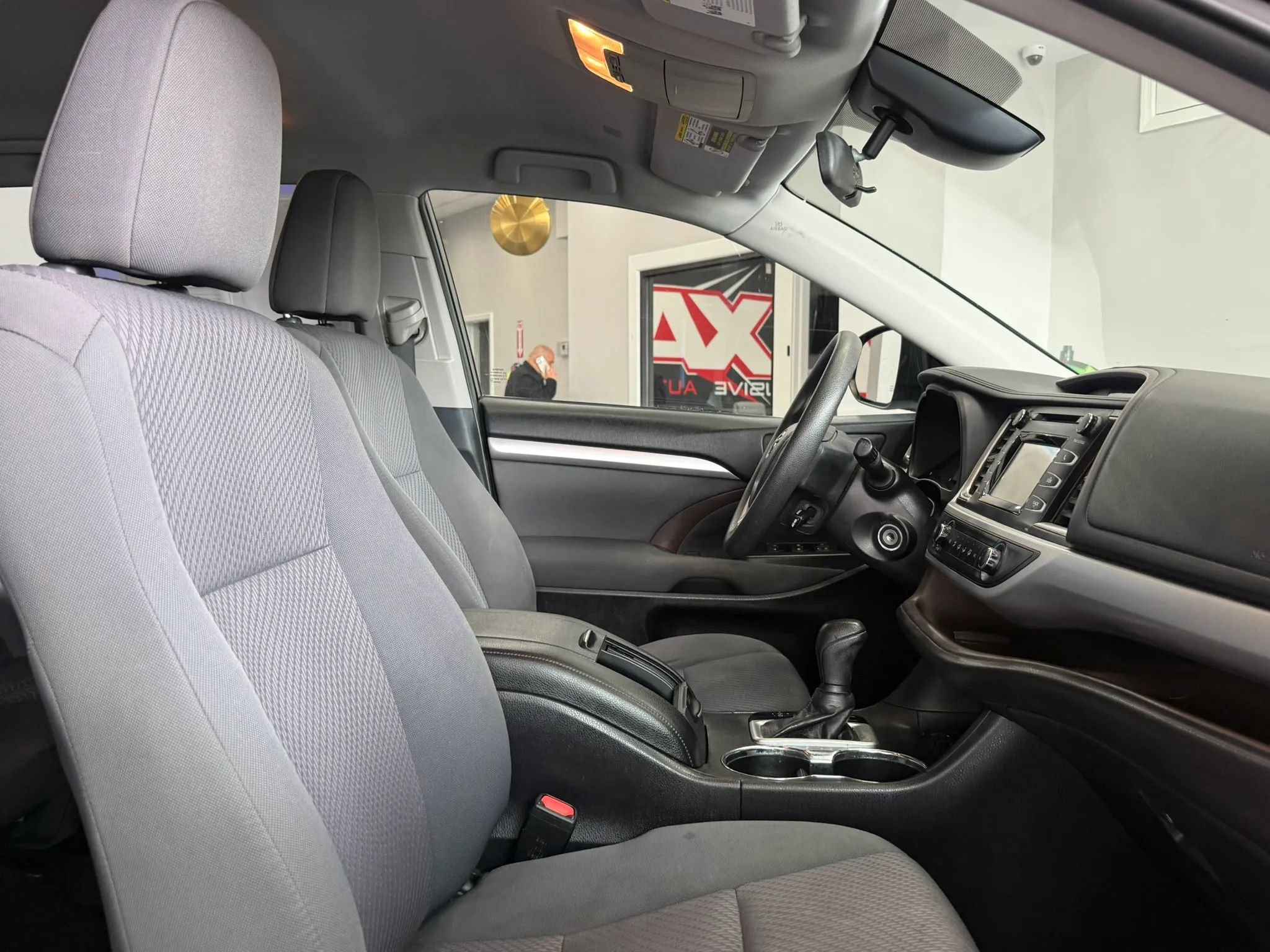 Used 2019 Toyota Highlander LE AWD/4WD image 21