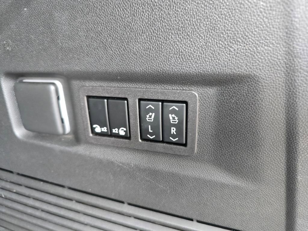 Used 2023 GMC Yukon Denali Ultimate image 22