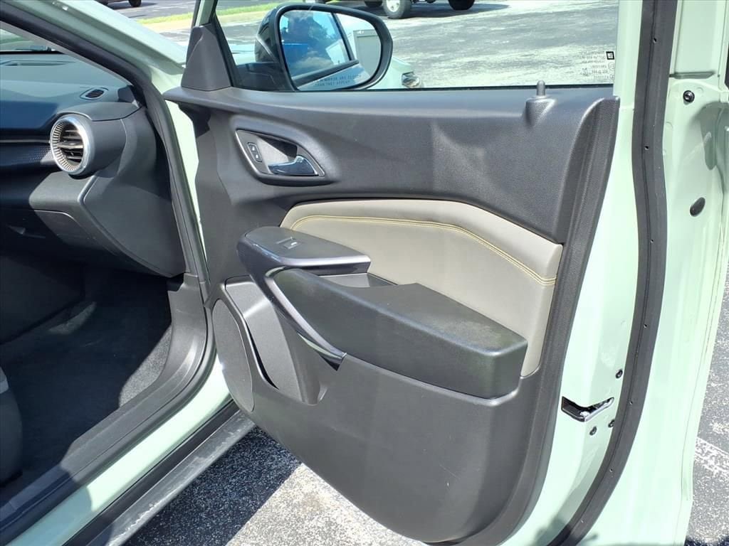 Used 2024 Chevrolet Trax ACTIV w/ Sunroof Package FWD image 21