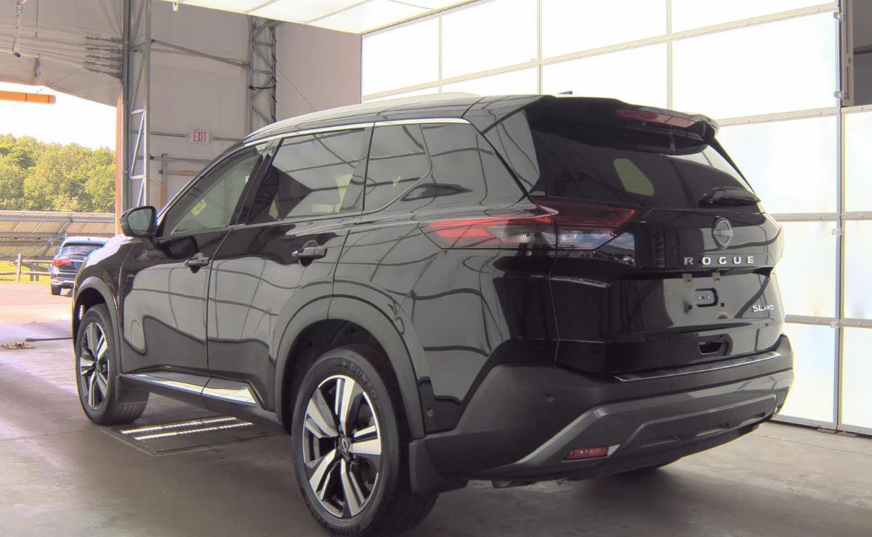 Used 2023 Nissan Rogue SL w/ SL Premium Package AWD/4WD image 3