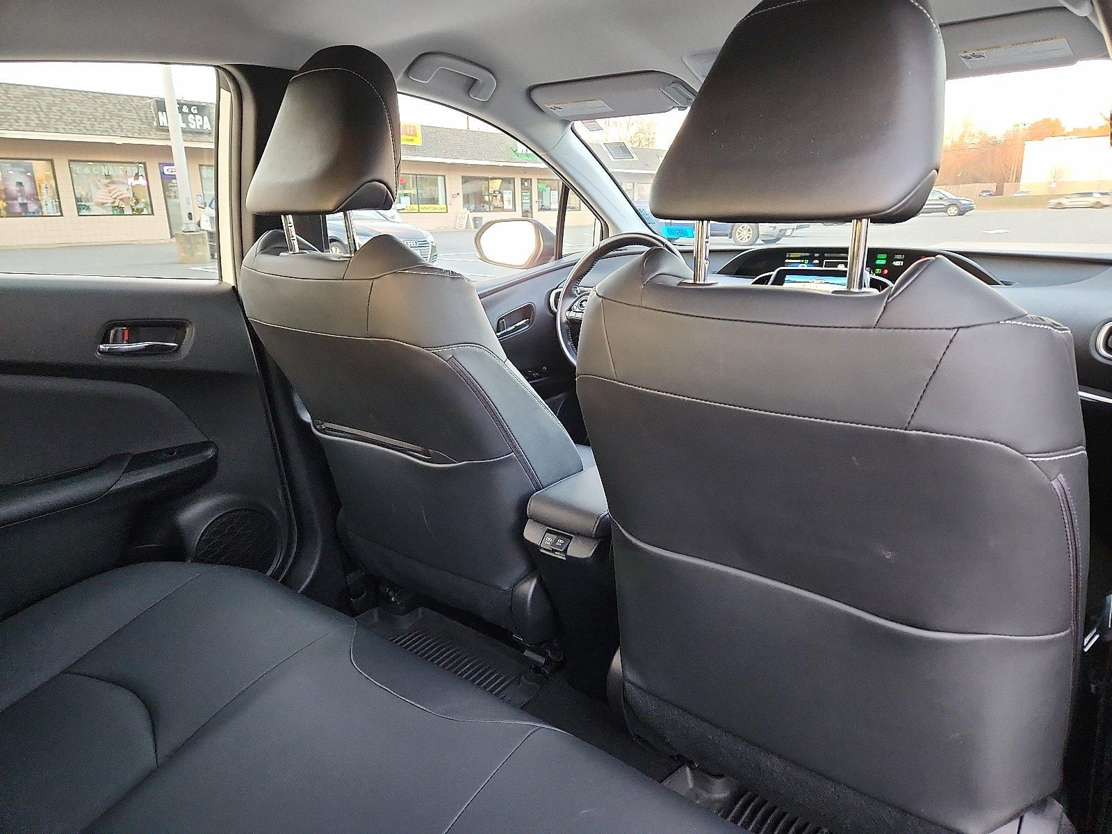 Used 2022 Toyota Prius Prime XLE image 29