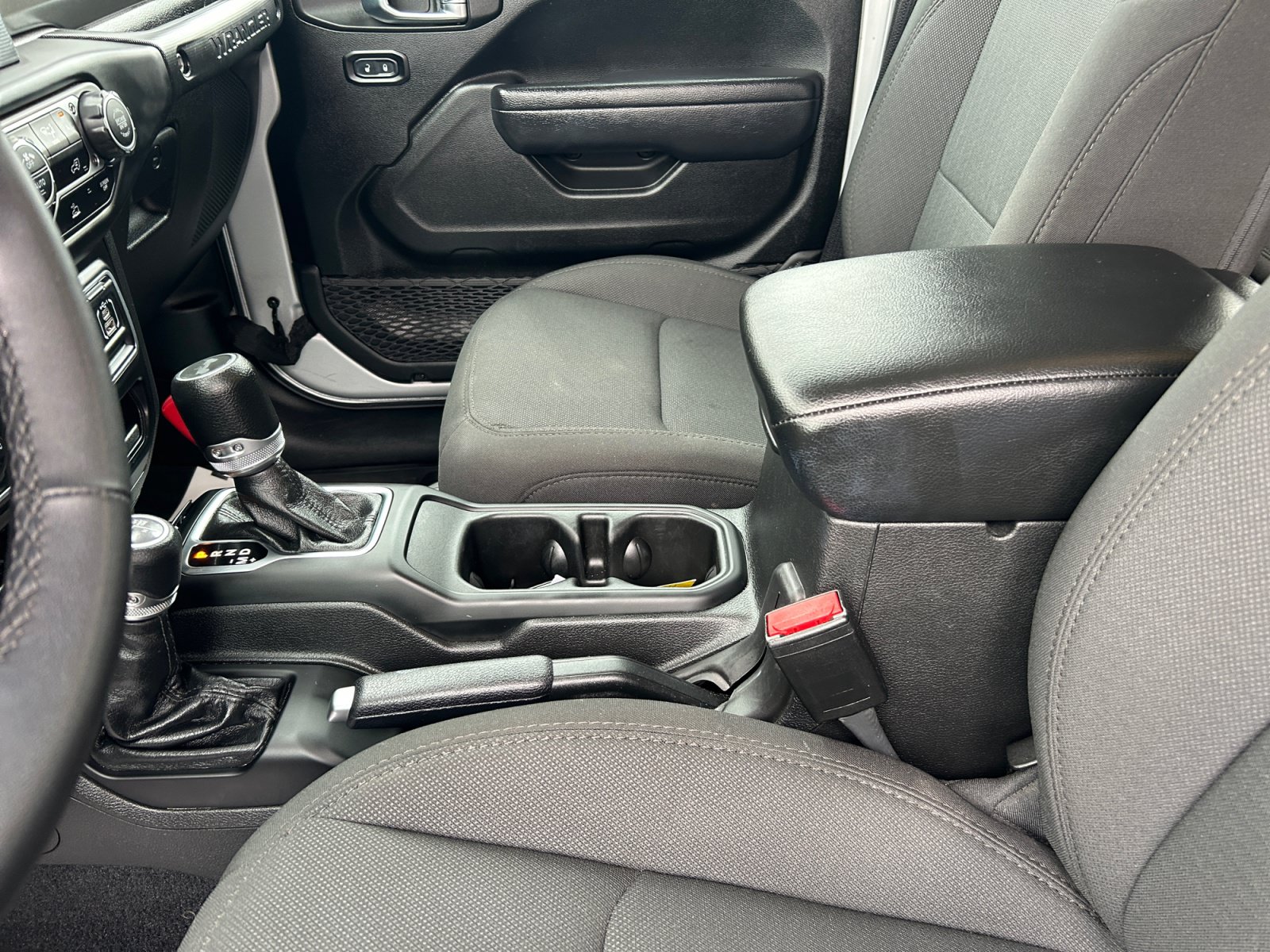 Used 2023 Jeep Wrangler Unlimited w/ Convenience Group AWD/4WD image 15