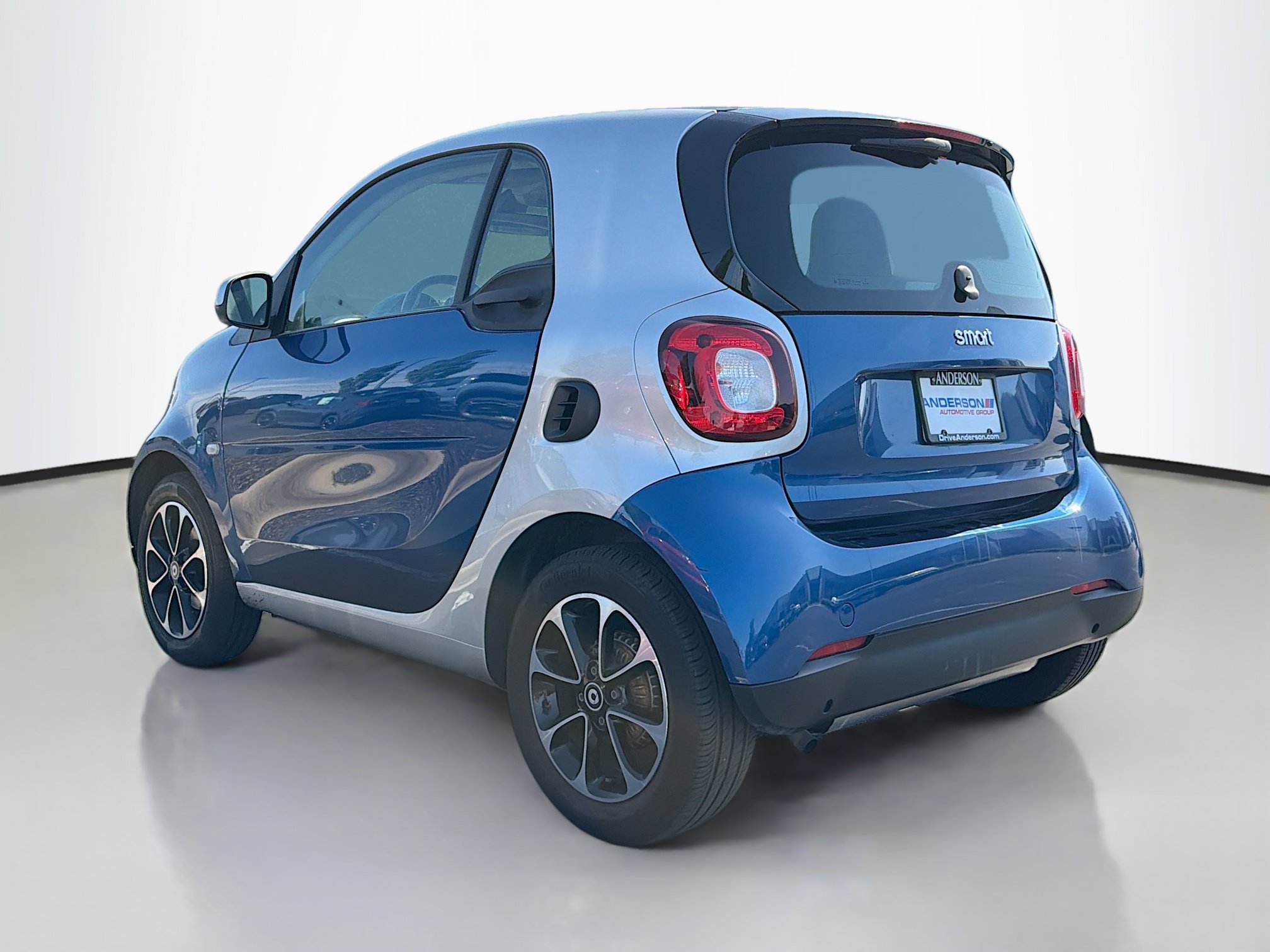 Used 2016 smart fortwo passion RWD image 11