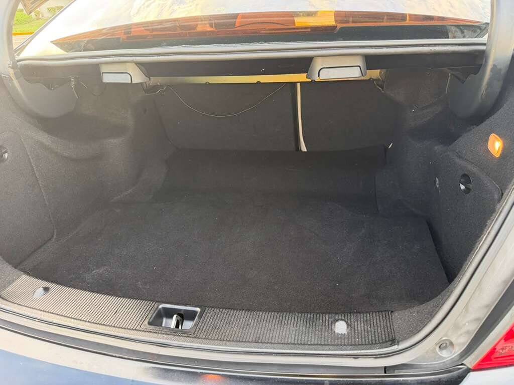 Used 2013 Mercedes-Benz C 250 Sedan image 9