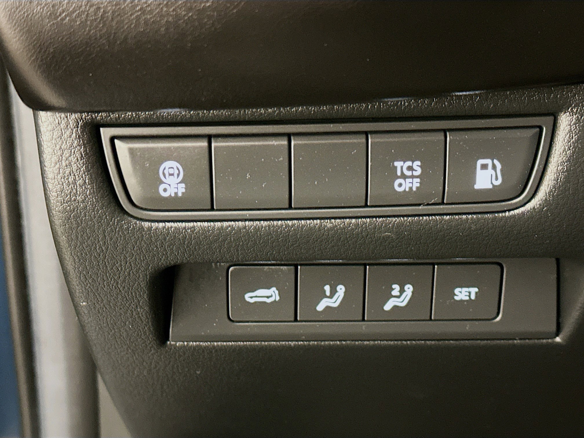 Used 2025 MAZDA CX-50 AWD 2.5 Hybrid w/ Premium Pkg image 17