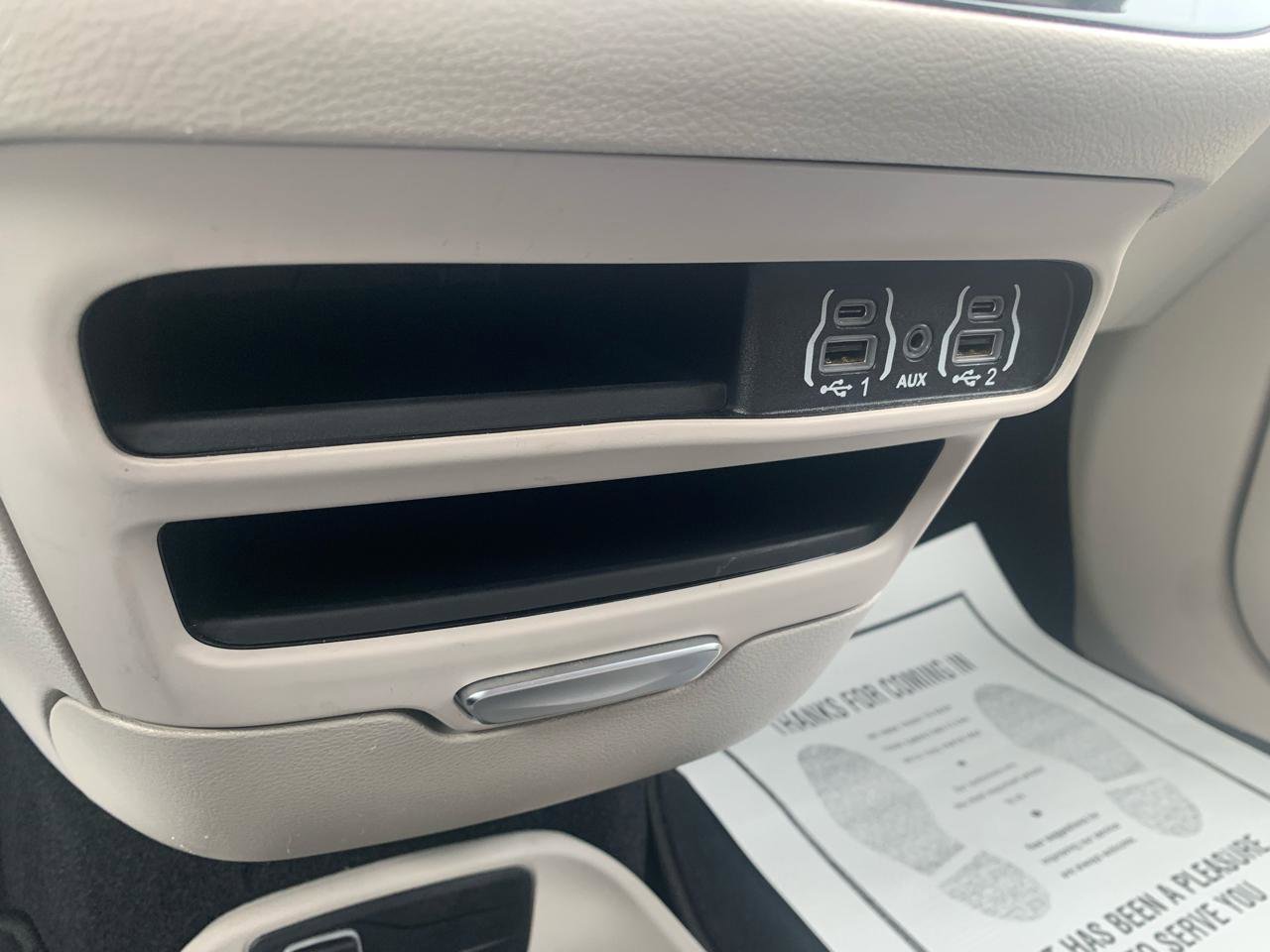 Used 2023 Chrysler Pacifica Touring-L image 20