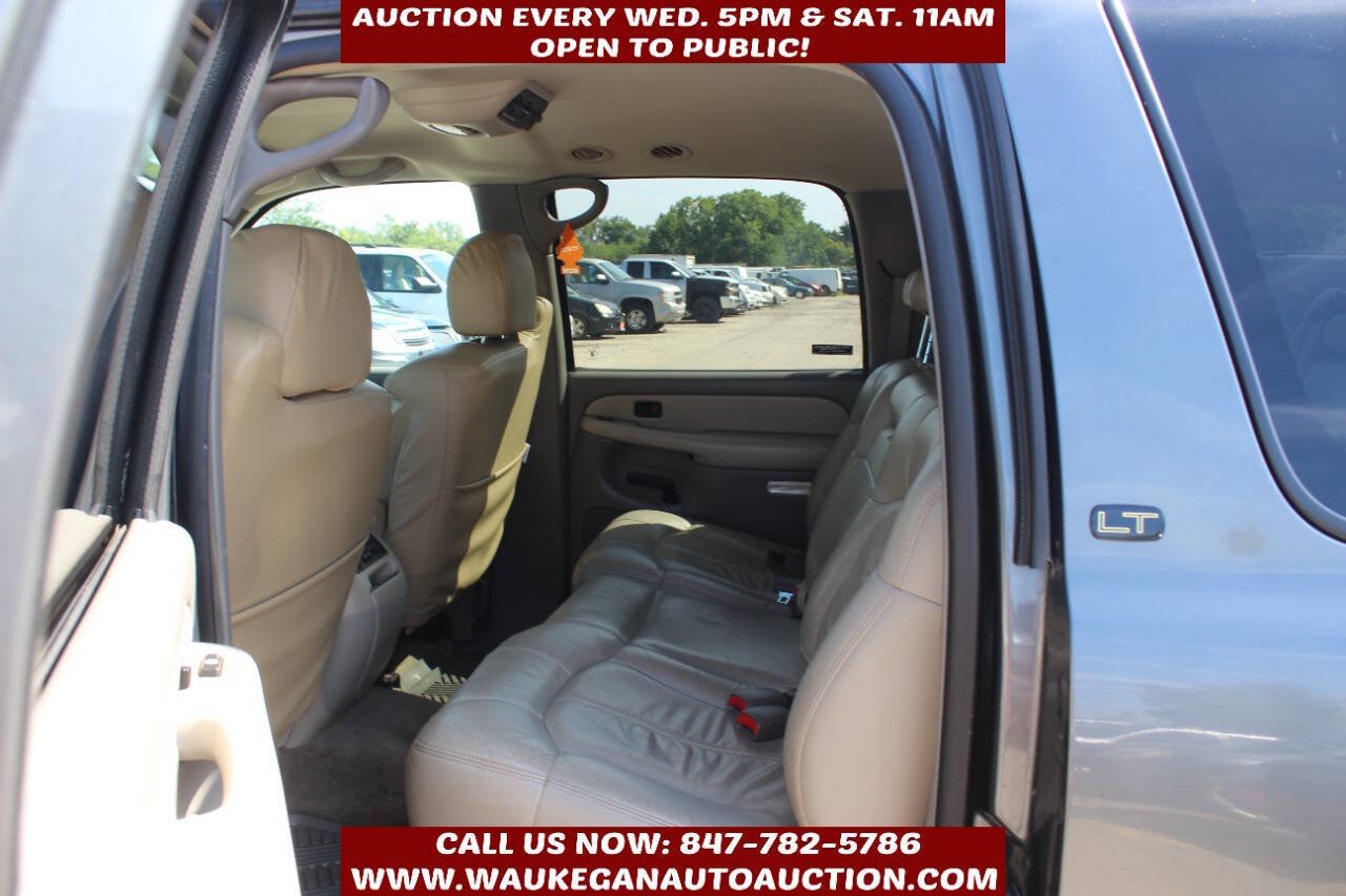 Used 2000 Chevrolet Suburban LT w/ LT Preferred Equipment Group AWD/4WD image 7