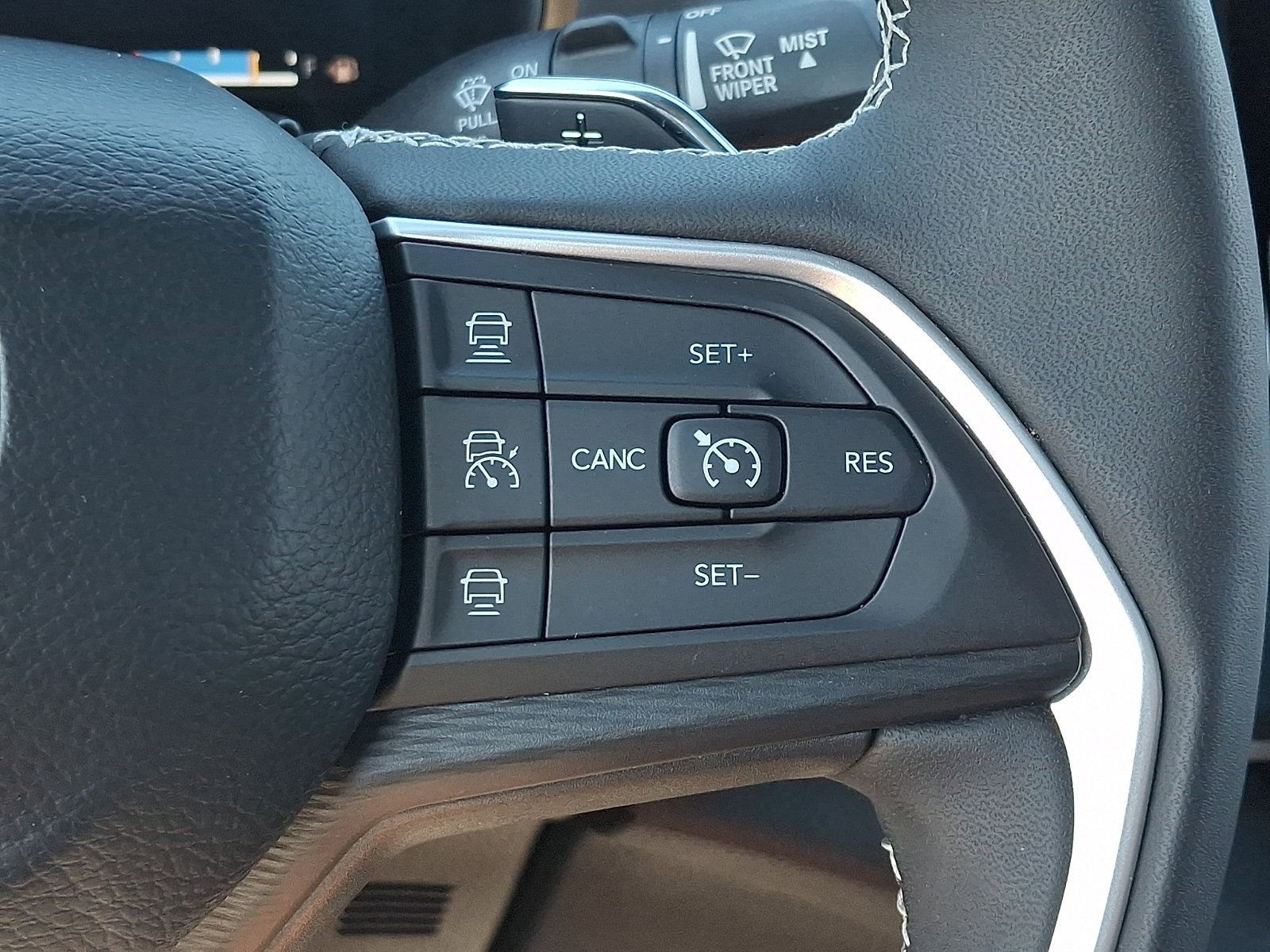 Used 2023 Jeep Grand Cherokee L Laredo AWD/4WD image 24
