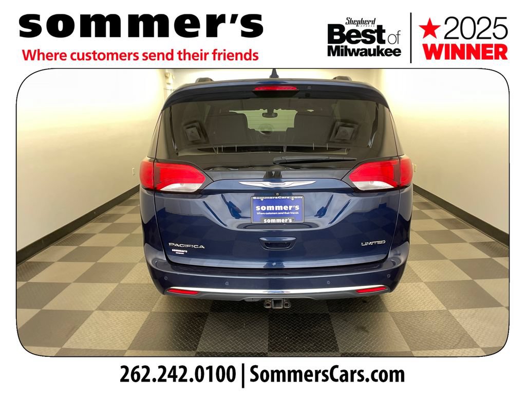 Used 2018 Chrysler Pacifica Limited w/ Tire & Wheel Group FWD image 4