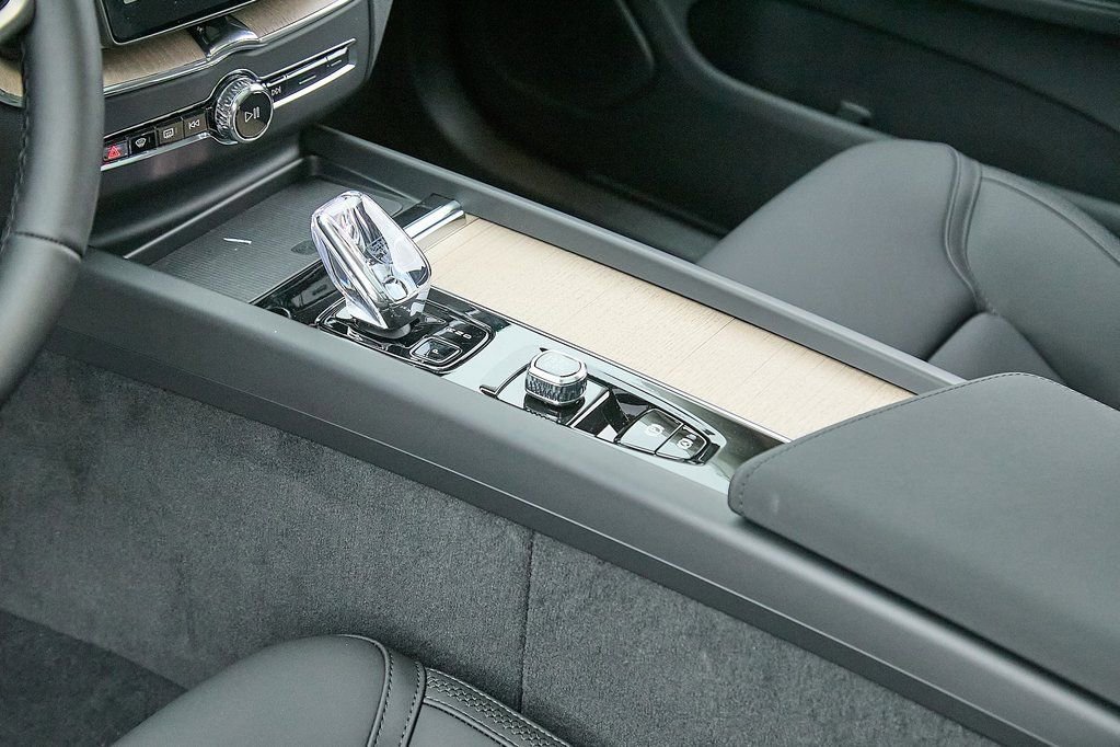 New 2026 Volvo XC60 B5 Core w/ Climate Package image 14