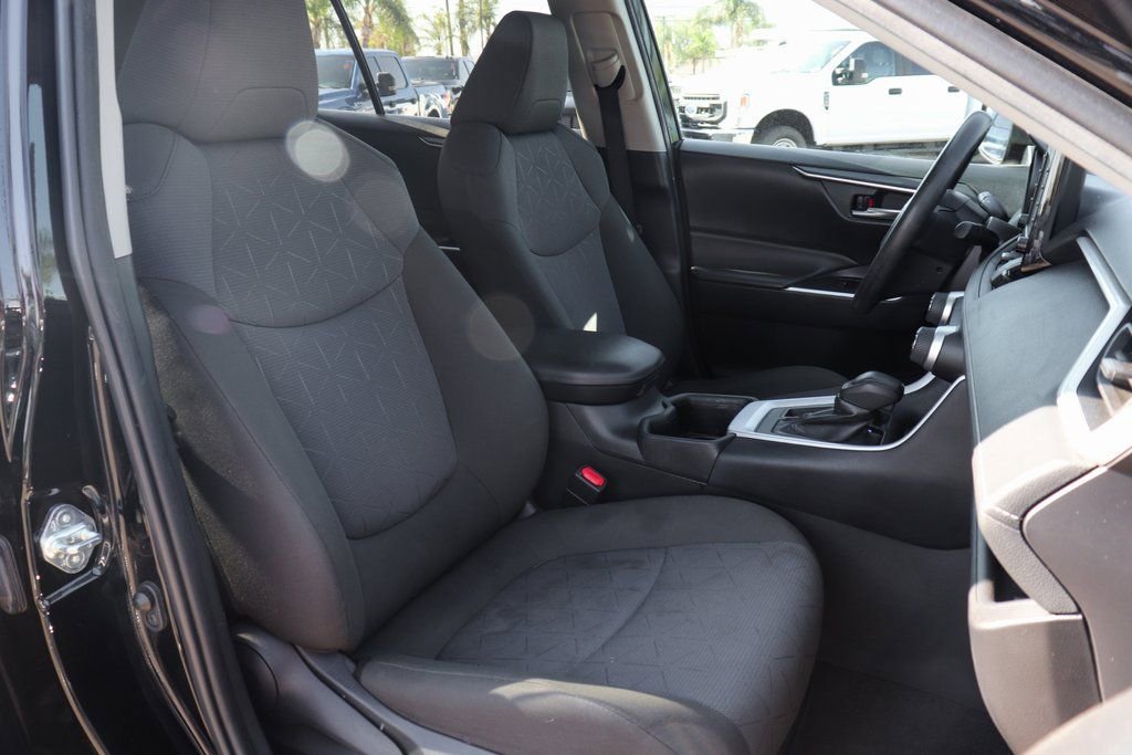 Used 2022 Toyota RAV4 XLE image 33