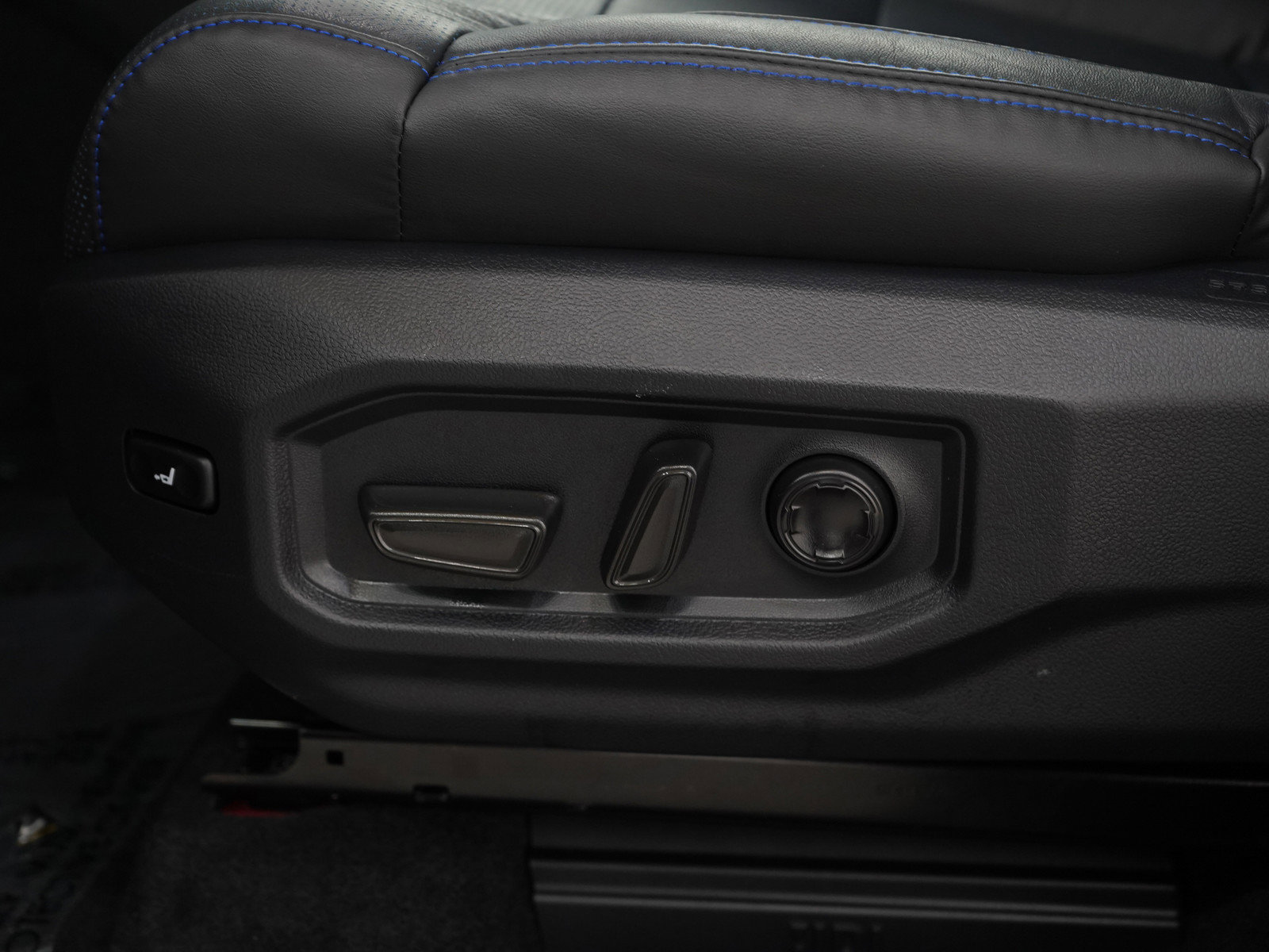 Used 2025 Toyota Sequoia Platinum image 31