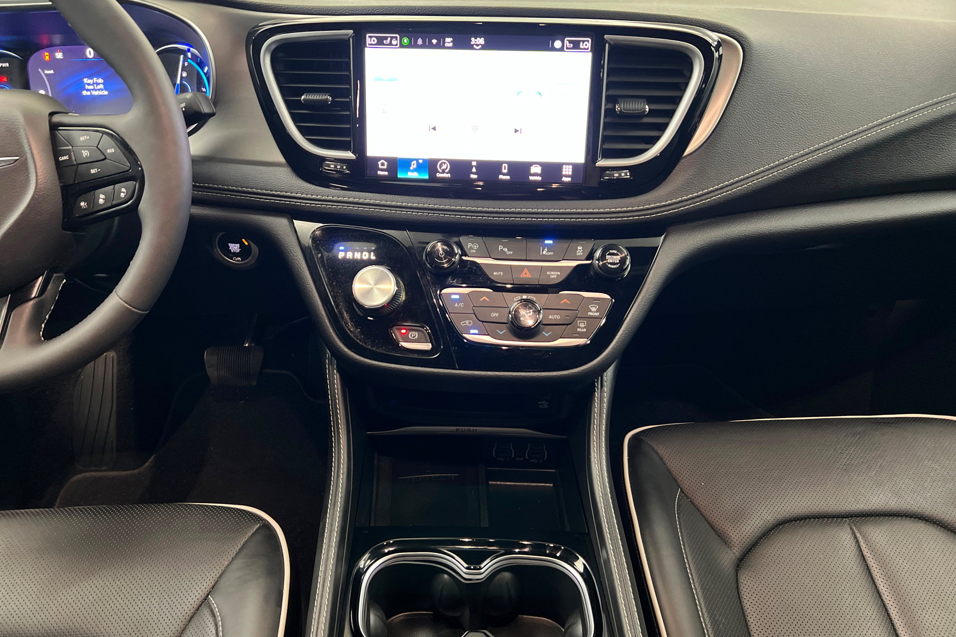 Used 2024 Chrysler Pacifica Premium FWD image 14