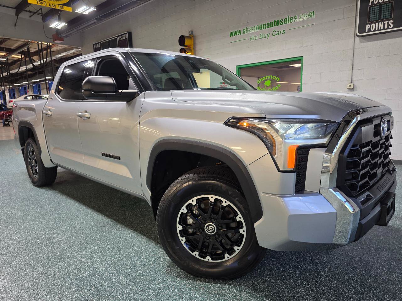 Used 2022 Toyota Tundra SR5 w/ TRD Off-Road Package AWD/4WD image 14