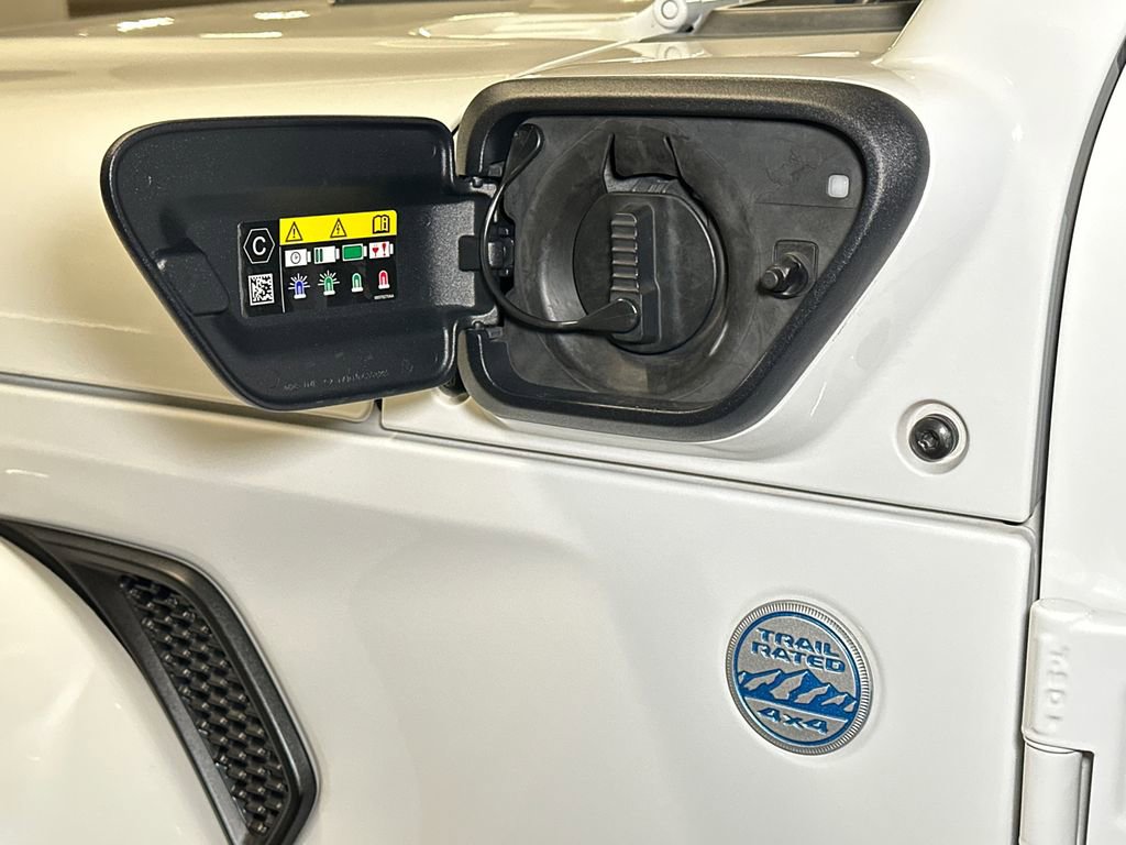 Used 2022 Jeep Wrangler Unlimited Sahara w/ Cold Weather Group image 18