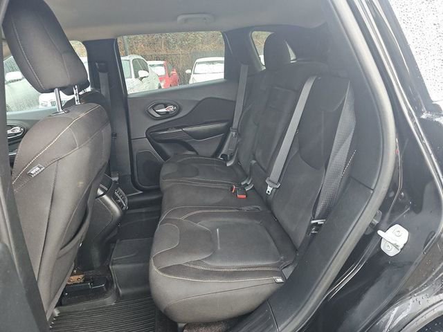 Used 2017 Jeep Cherokee Latitude w/ Comfort & Sound Group image 10