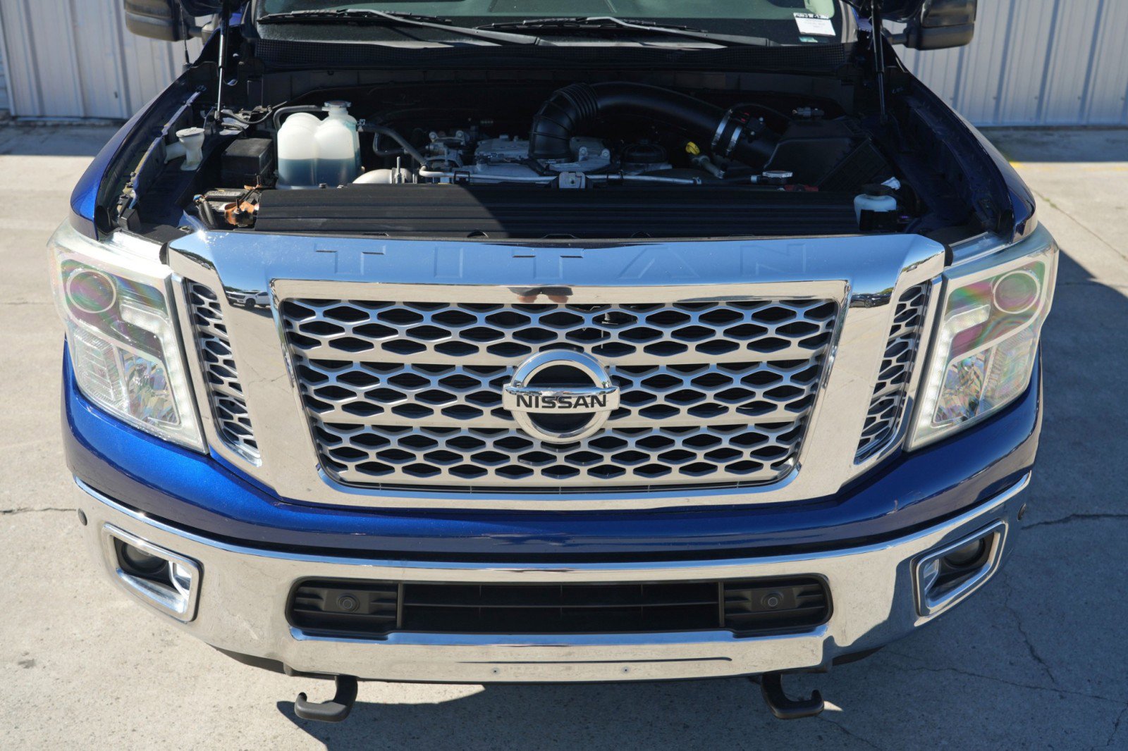 Used 2016 Nissan Titan SL image 7