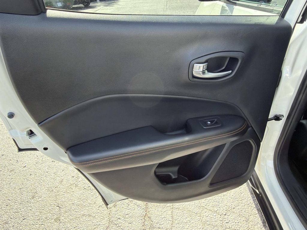 Used 2020 Jeep Compass Limited image 15