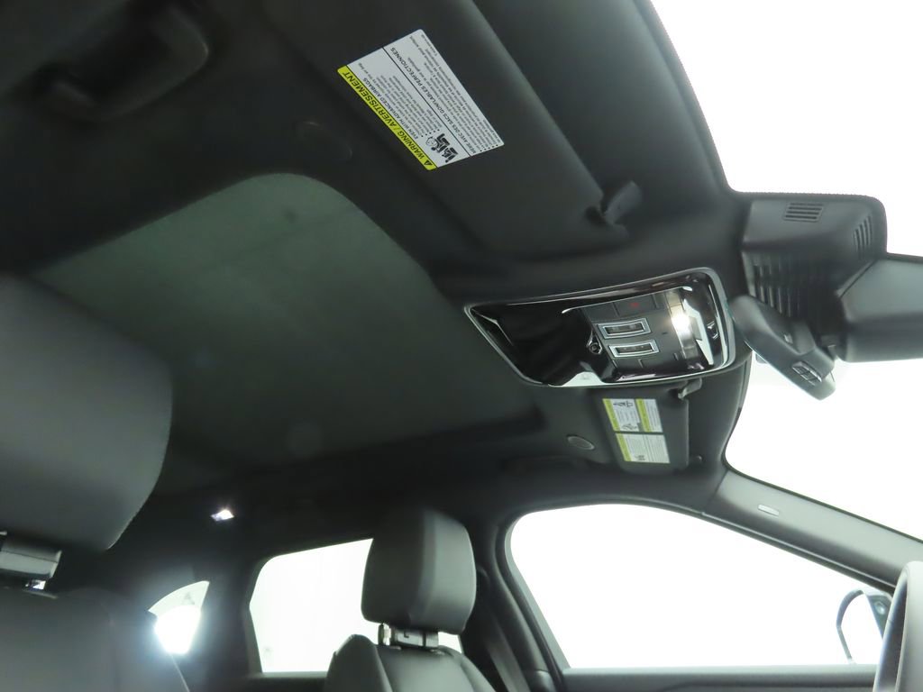 Used 2025 Land Rover Range Rover Velar Dynamic SE AWD/4WD image 18