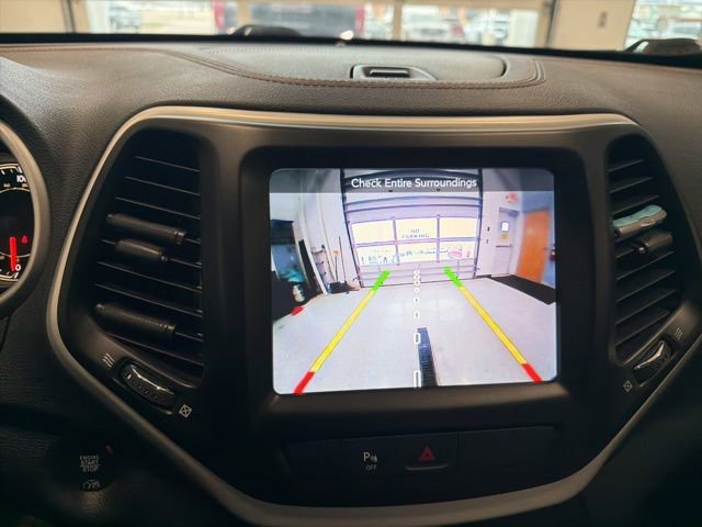 Used 2018 Jeep Cherokee Limited w/ Luxury Group image 2