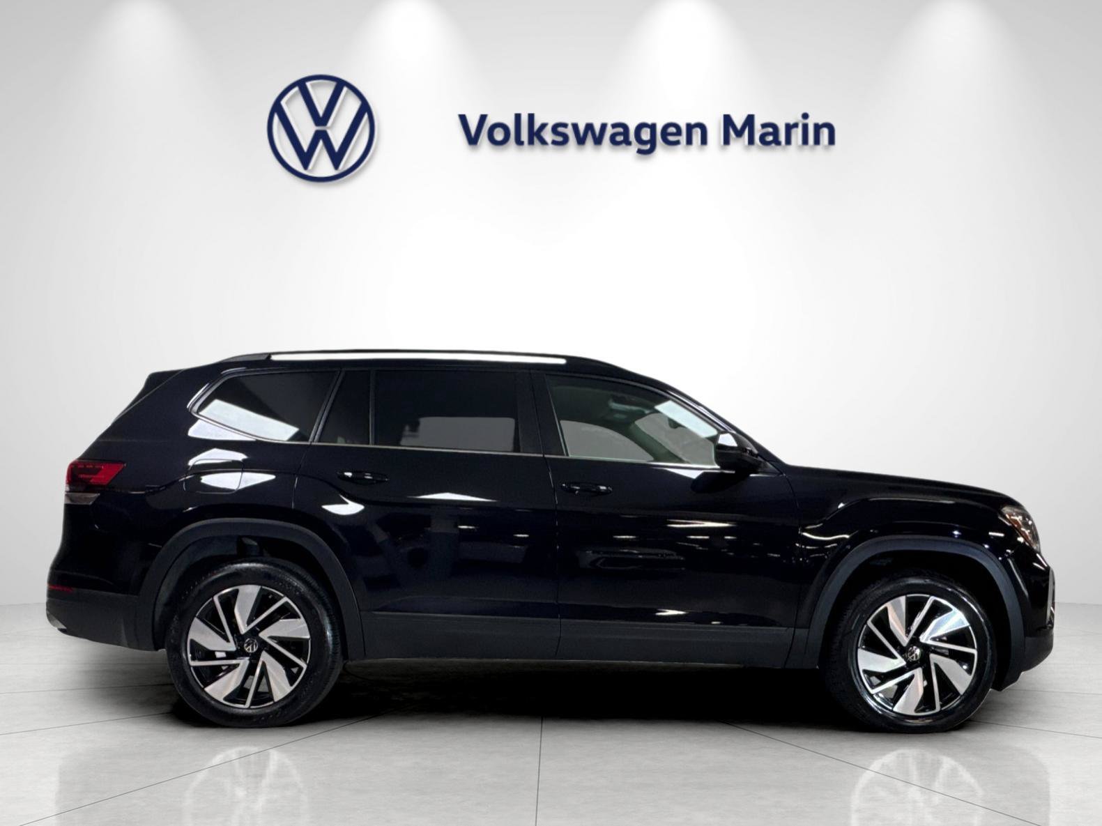 Used 2025 Volkswagen Atlas SE AWD/4WD image 6
