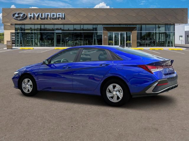 New 2025 Hyundai Elantra SE image 4