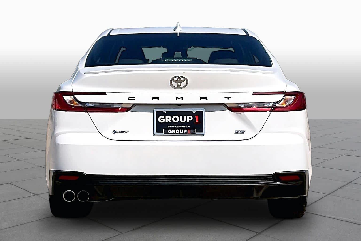 Used 2025 Toyota Camry SE FWD image 5