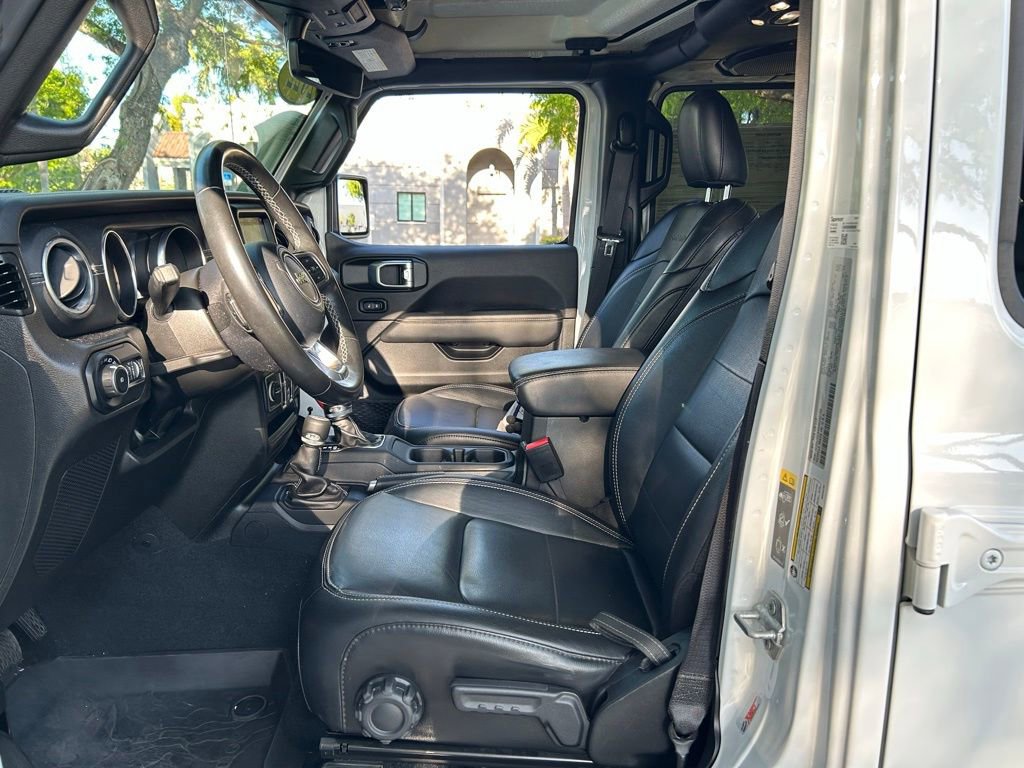 Used 2022 Jeep Wrangler Unlimited Sahara AWD/4WD image 16