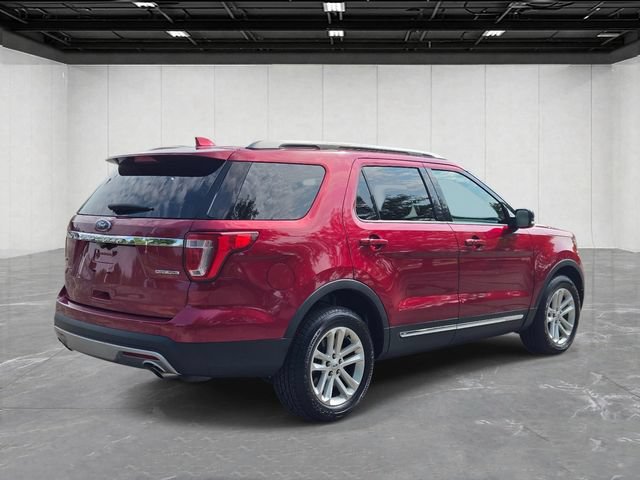 Used 2016 Ford Explorer XLT w/ Equipment Group 202A FWD image 5