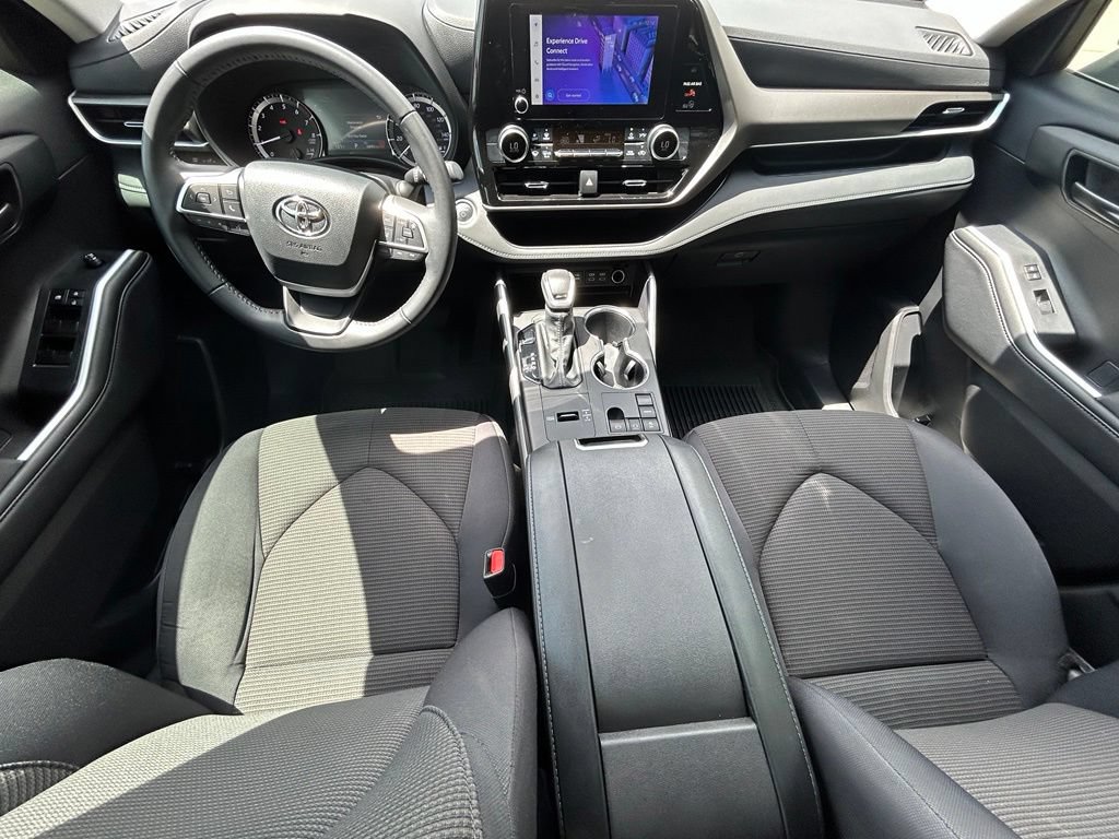 Used 2024 Toyota Highlander LE FWD image 10