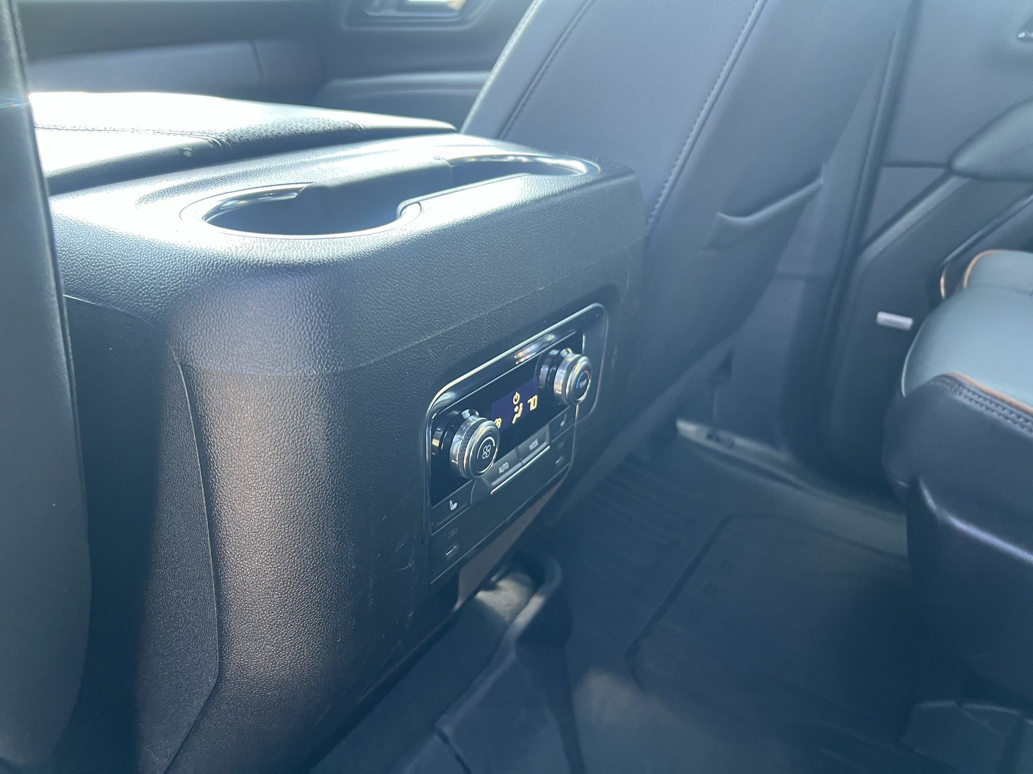 Used 2025 GMC Yukon AT4 w/ LPO, Get Active Package AWD/4WD image 18