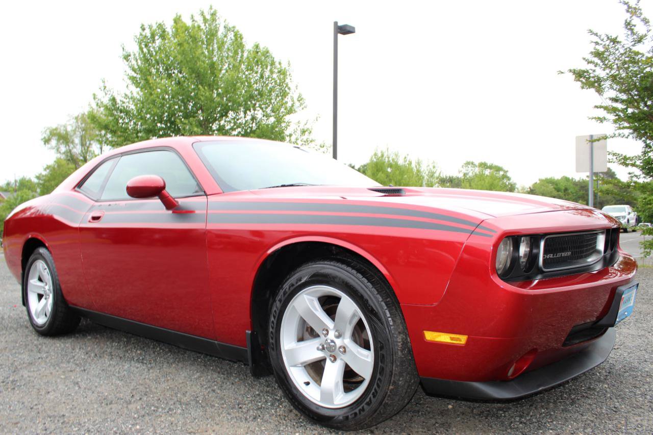Used 2010 Dodge Challenger SE RWD image 6