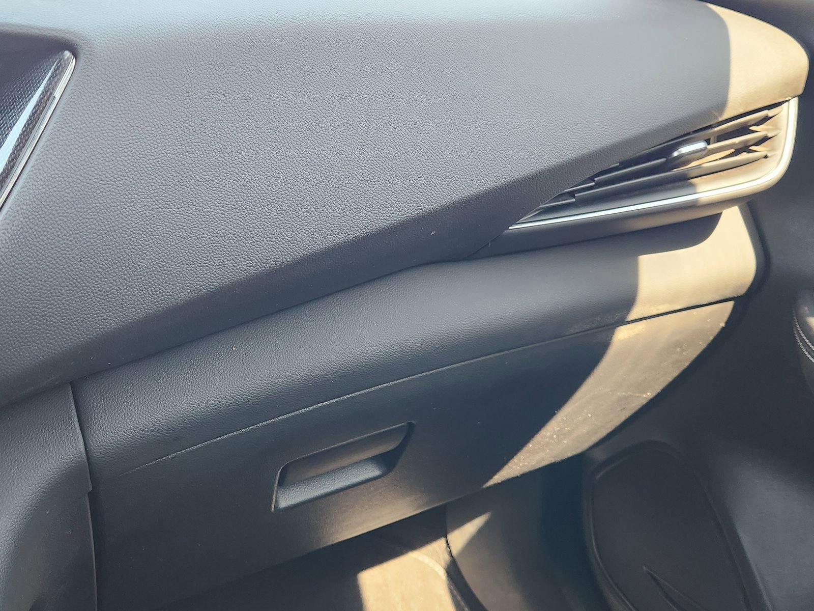 Used 2023 Buick Envision Essence image 23