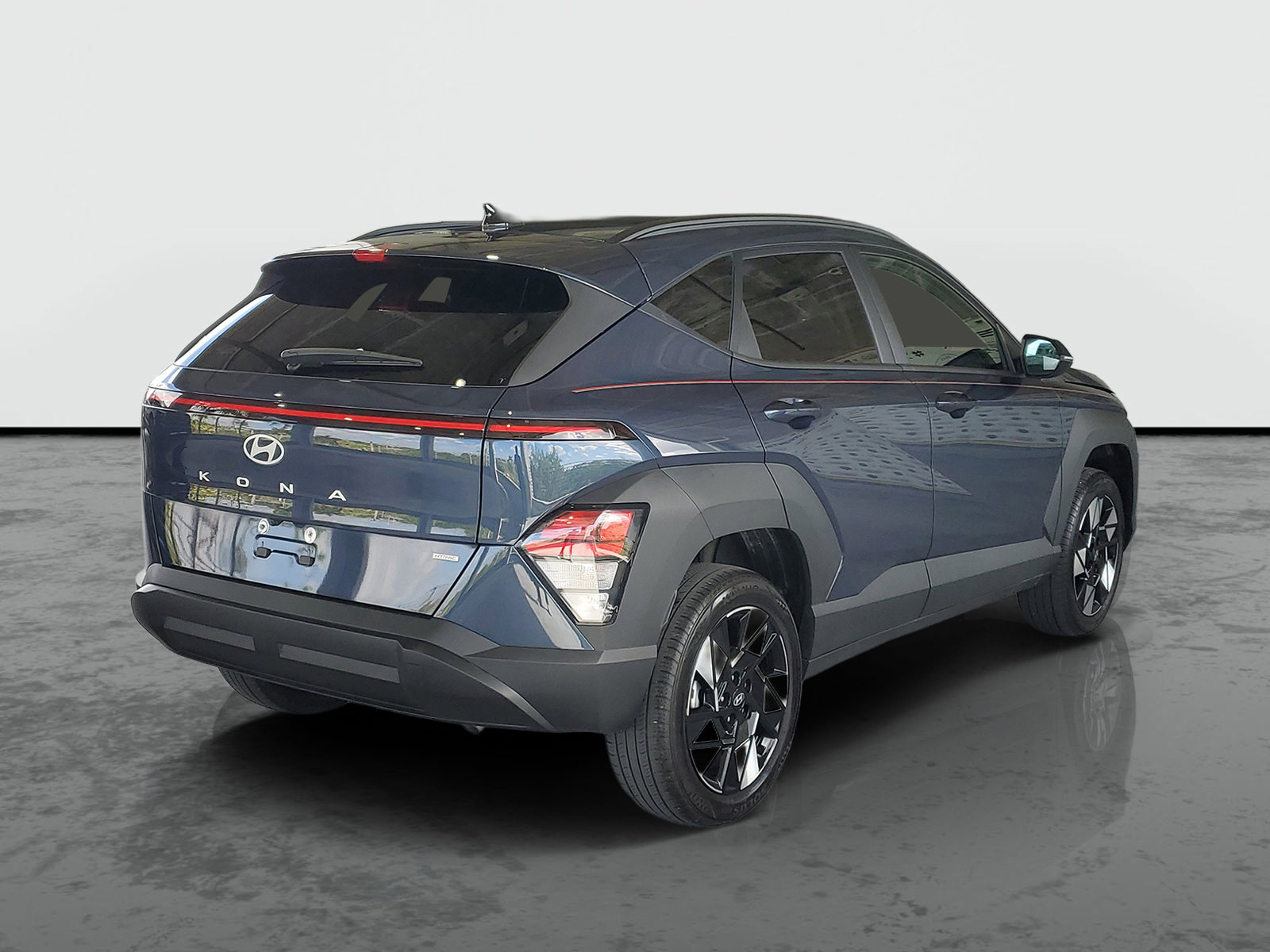 Used 2024 Hyundai Kona SEL AWD/4WD image 2