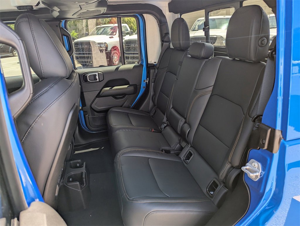 New 2025 Jeep Gladiator Sport image 29