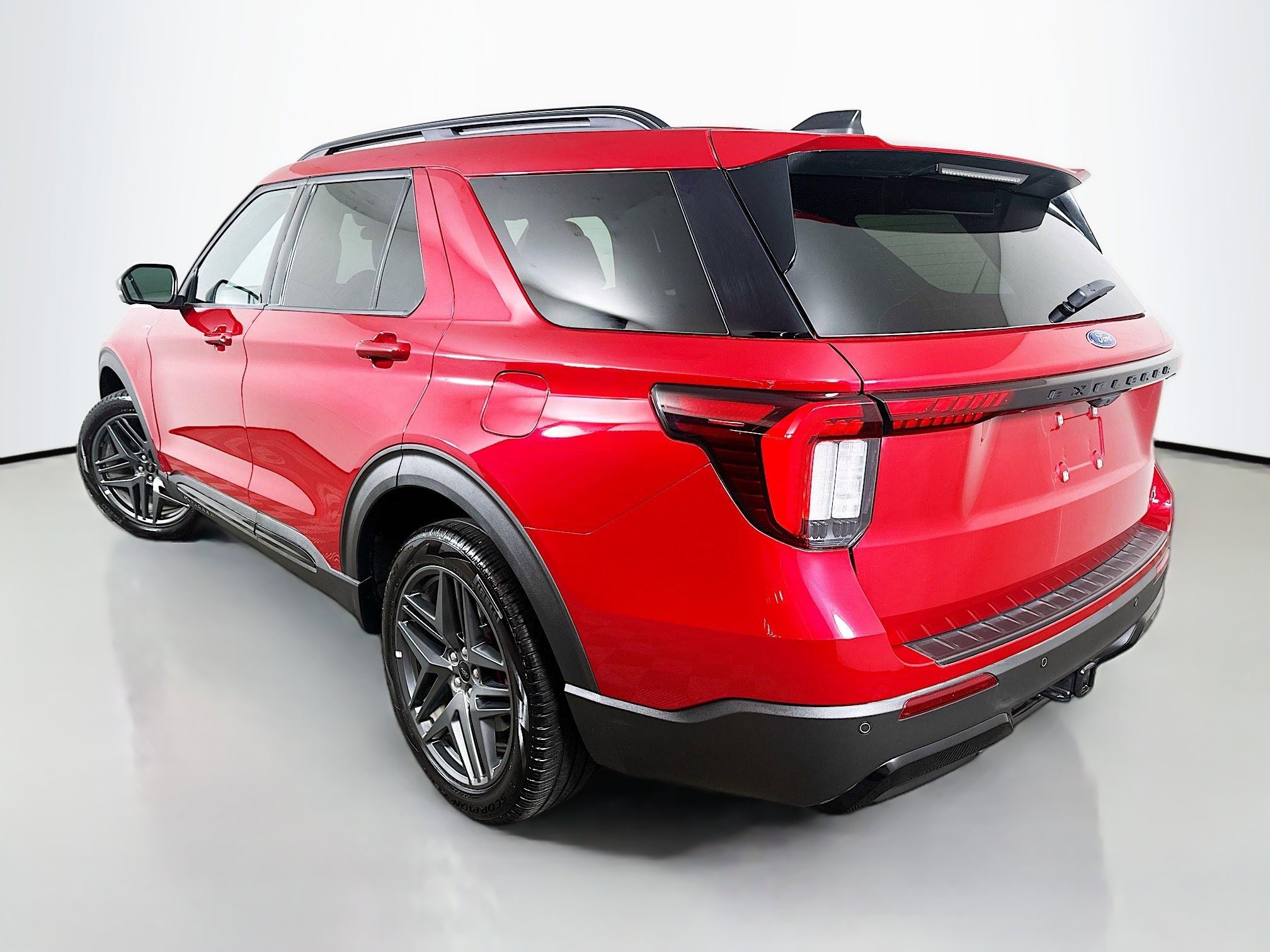 Used 2025 Ford Explorer ST-Line w/ ST-Line Street Pack AWD/4WD image 5