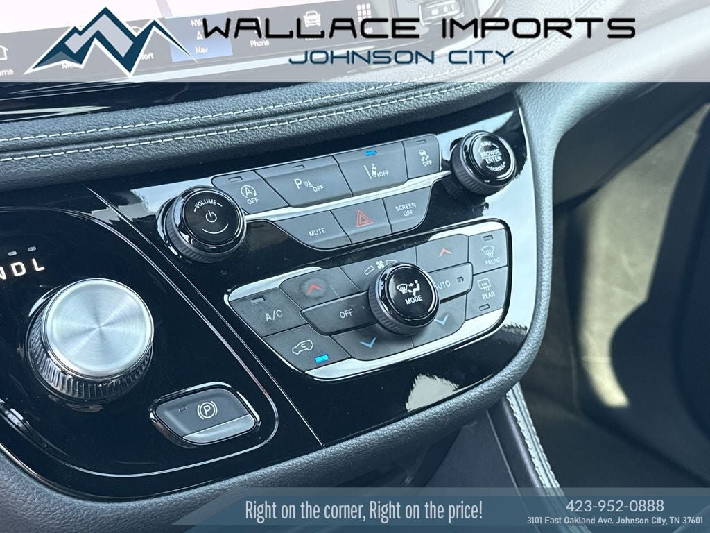 Used 2025 Chrysler Pacifica Limited FWD image 27