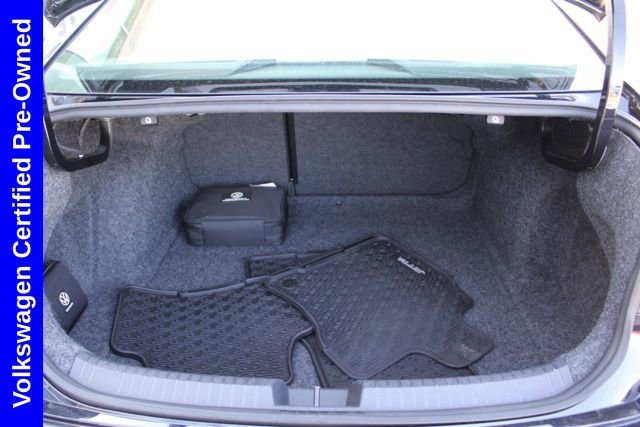 Used 2024 Volkswagen Jetta Sport image 9